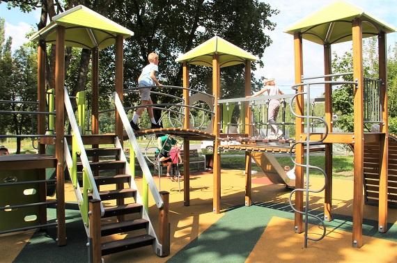 При поддержке Металлоинвеста в Железногорске созданы новые спортивно-игровые территории